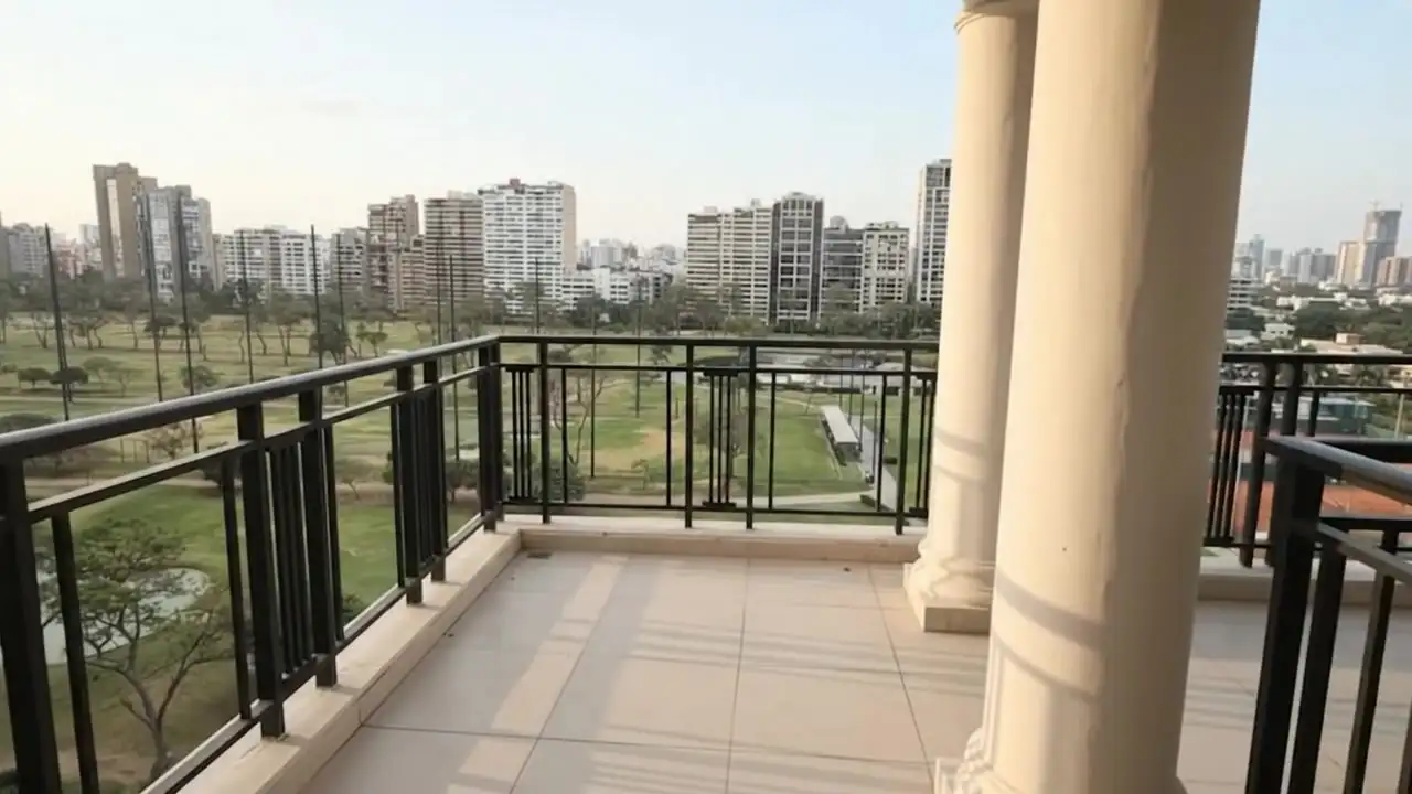 Desde el balcón, la vista abierta al verde